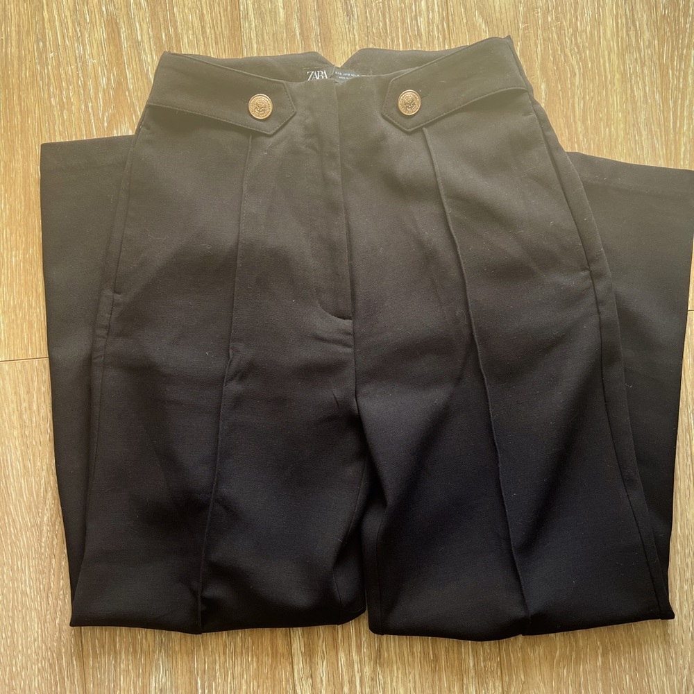 Small Zara pants with crease